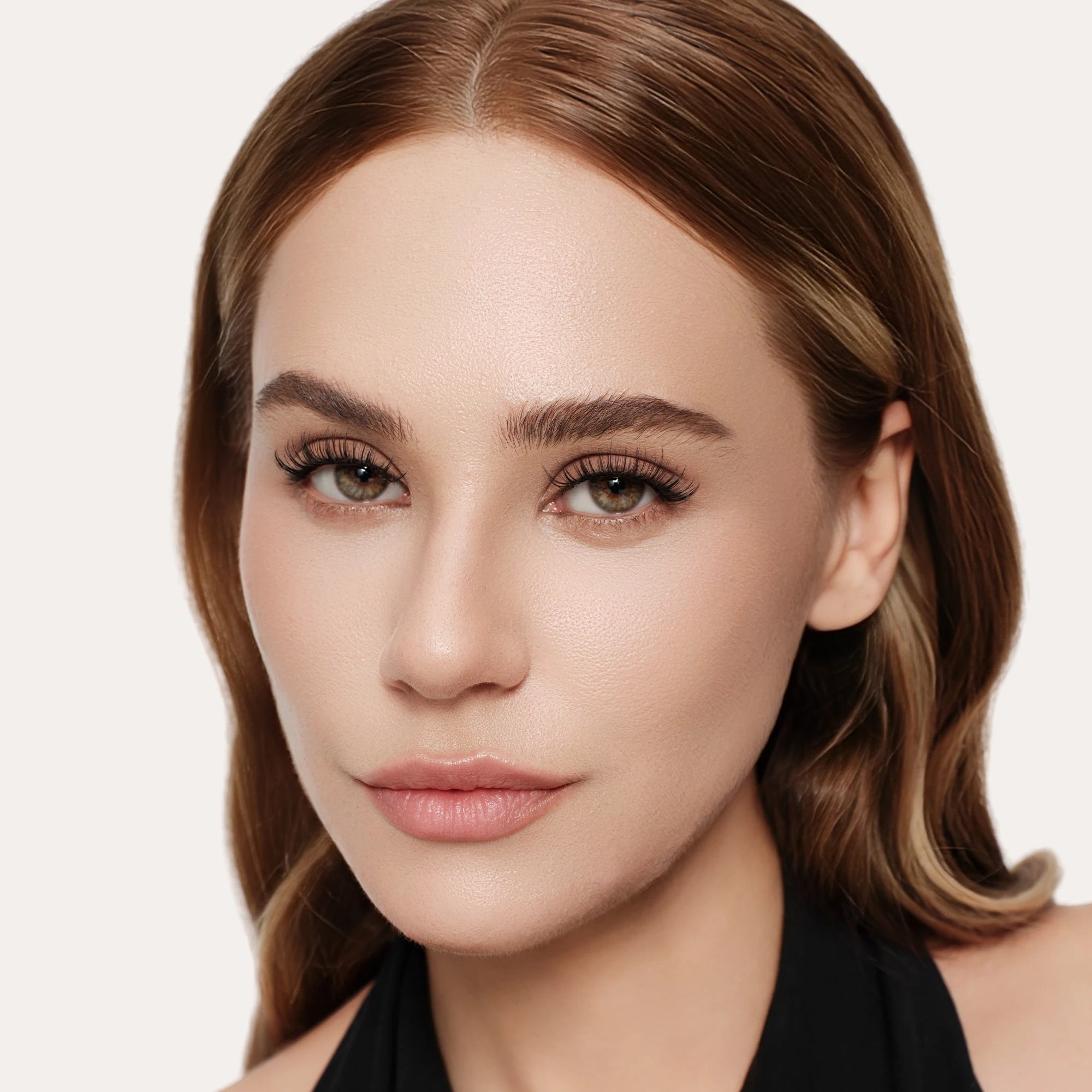 Aura Black – Soft Glow Lashes