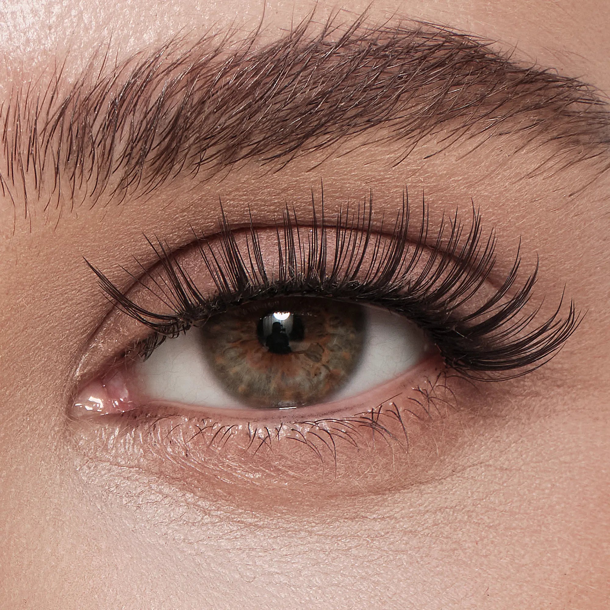 Aura Black – Soft Glow Lashes